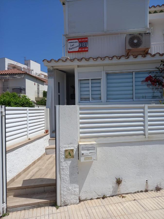 Monleon Villa A 10 Minutos De La Playa 2 Parking Gratuito โรเซส ภายนอก รูปภาพ